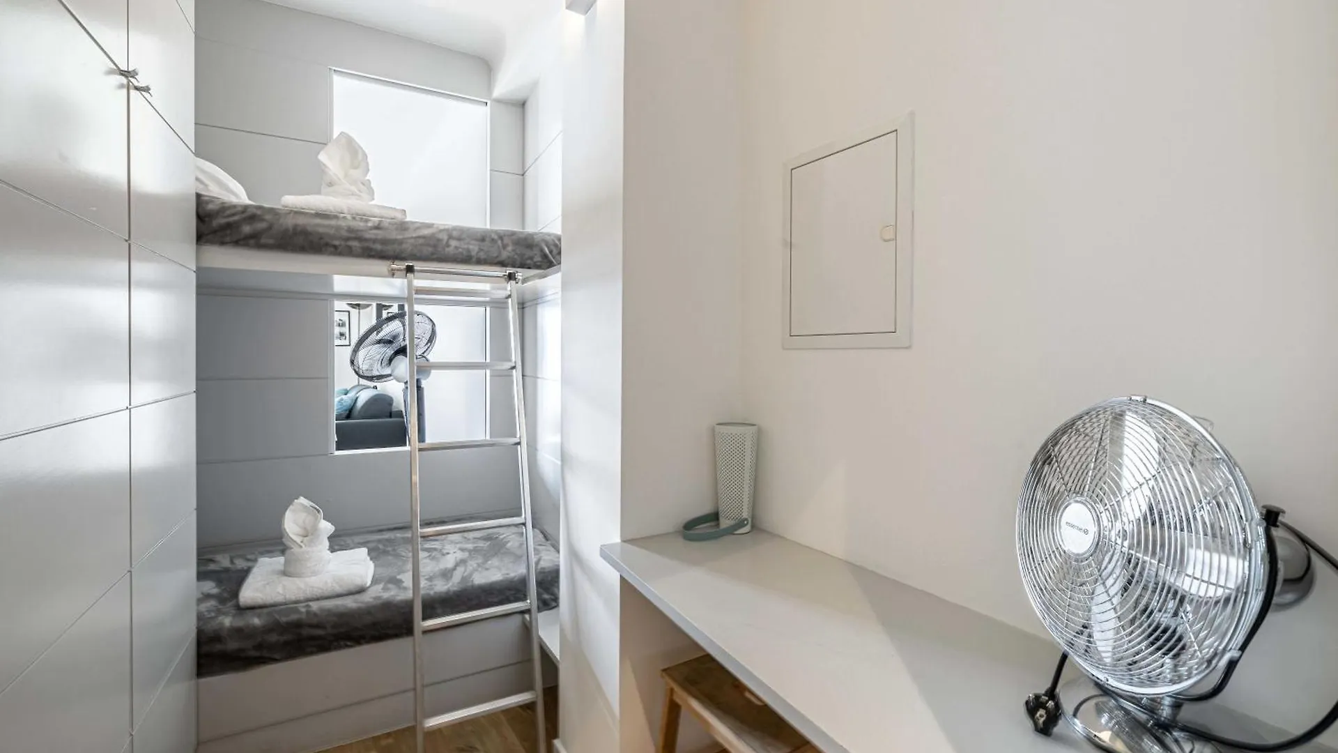 Modern And Charming Apartement With Sea View - Antibes Centre