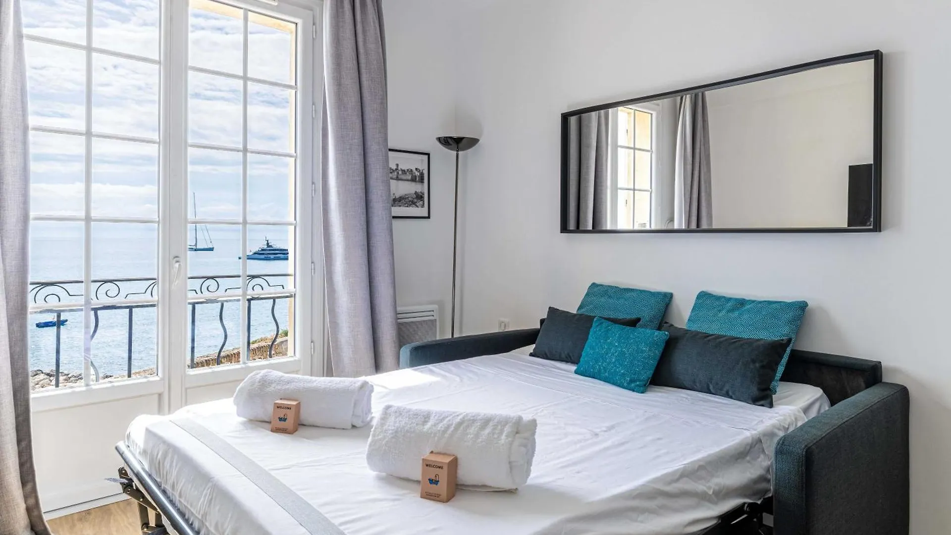 Modern And Charming Apartement With Sea View - Antibes Centre 0*,  France