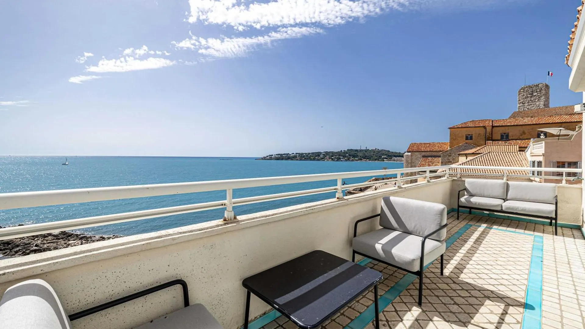Modern And Charming Apartement With Sea View - Antibes Centre France