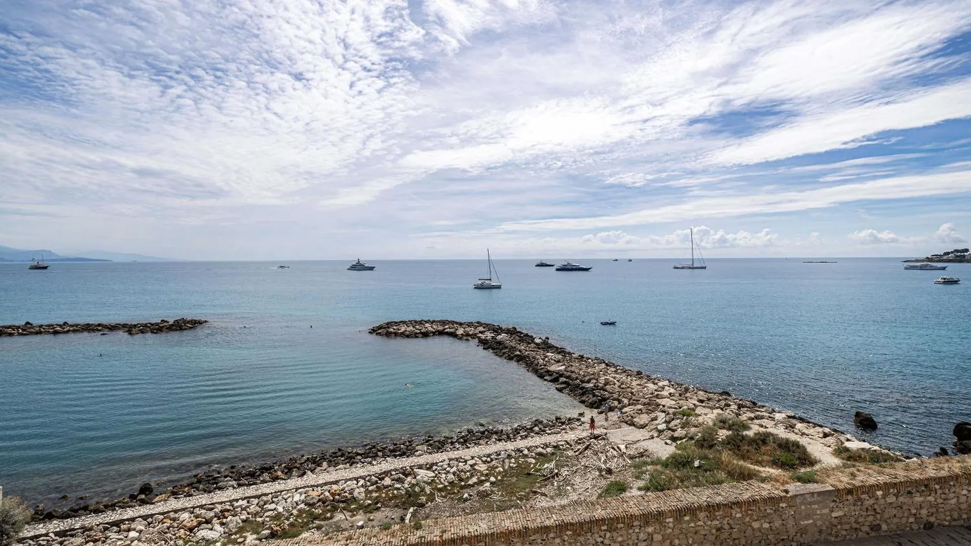 Modern And Charming Apartement With Sea View - Antibes Centre 0*,  France
