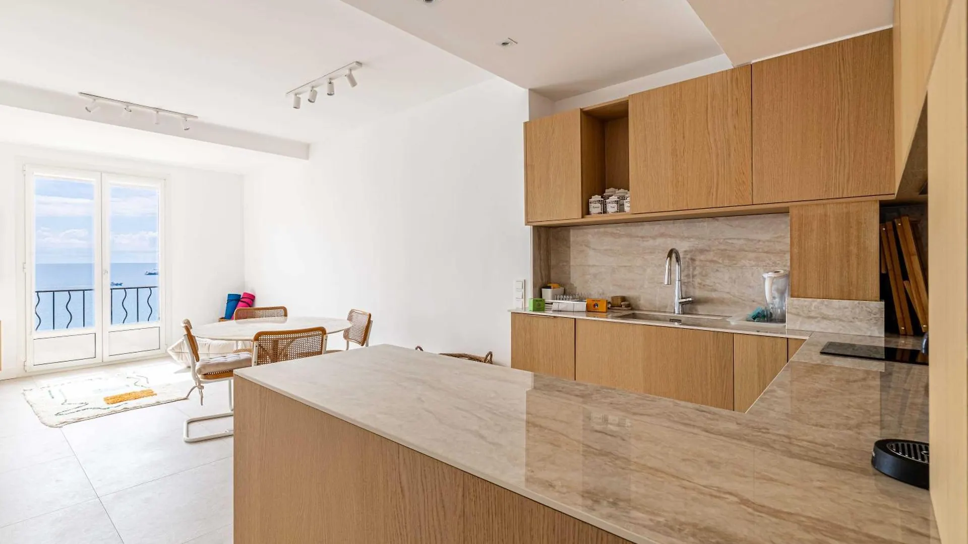 Modern And Charming Apartement With Sea View - Antibes Centre Apartment