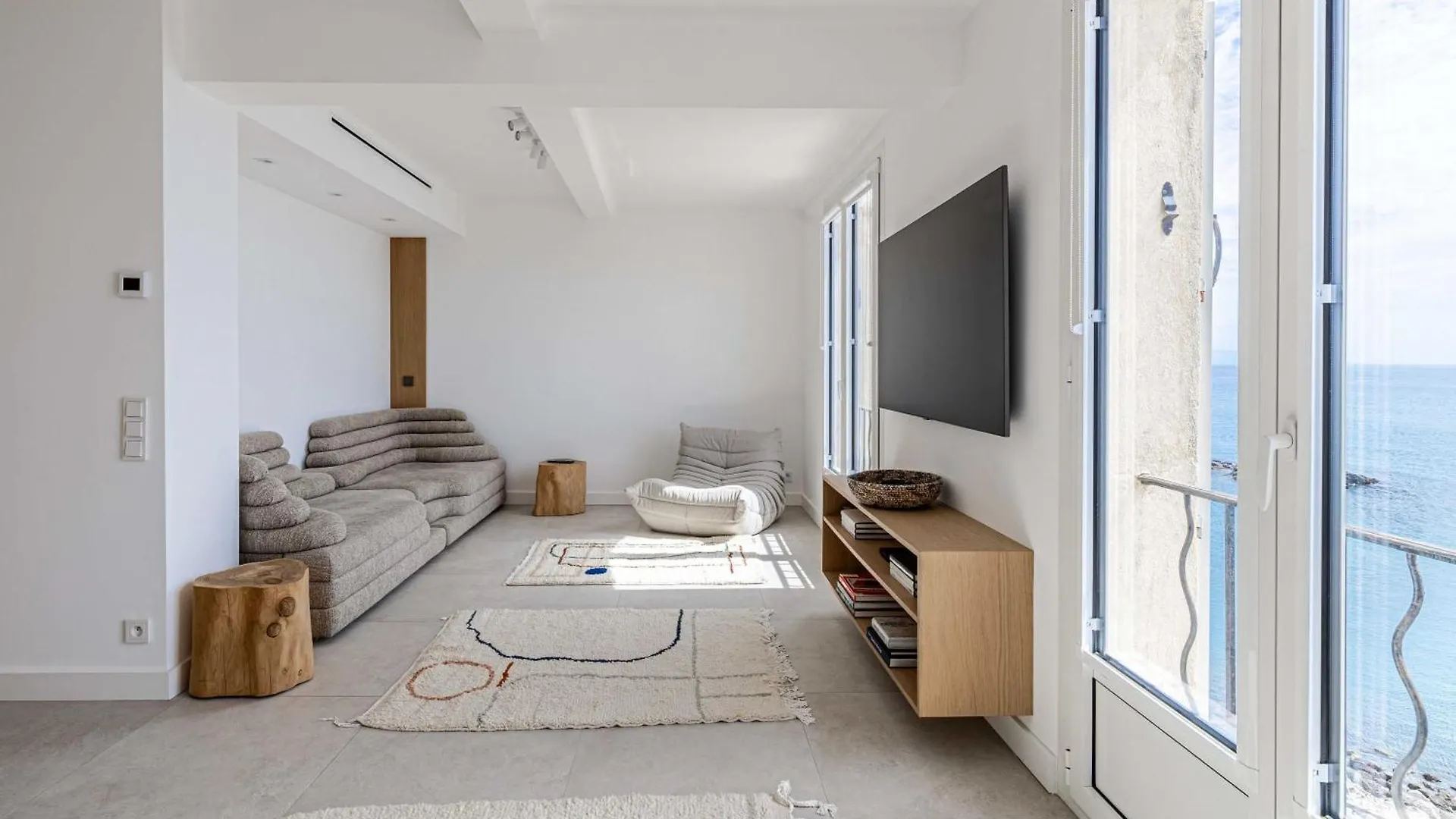 Modern And Charming Apartement With Sea View - Antibes Centre Apartment