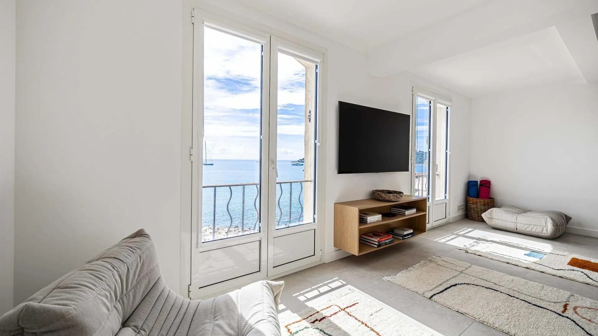 Modern And Charming Apartement With Sea View - Antibes Centre