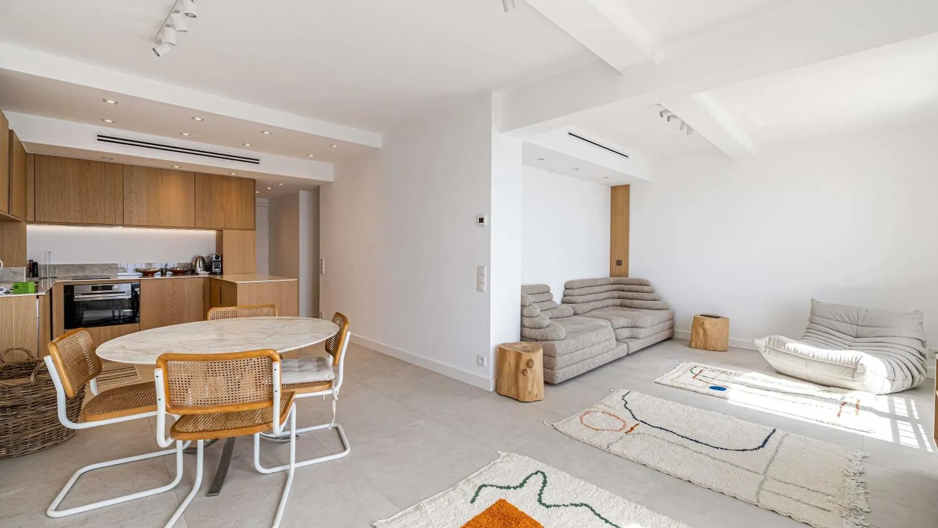 Modern And Charming Apartement With Sea View - Antibes Centre Apartment