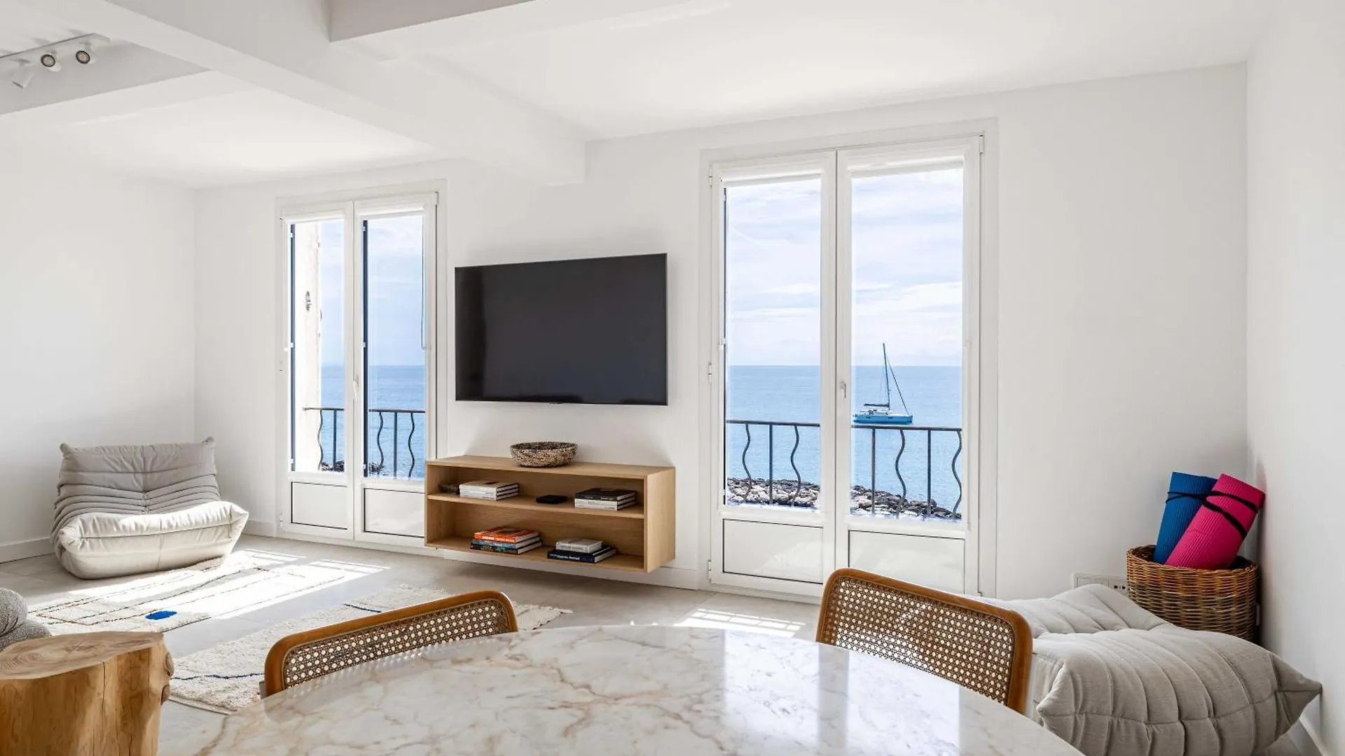 Modern And Charming Apartement With Sea View - Antibes Centre