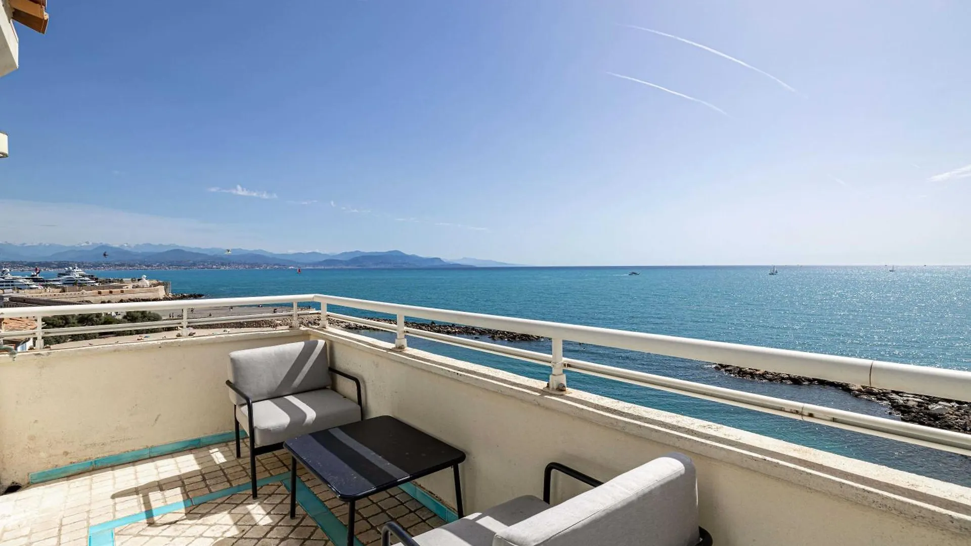 Modern And Charming Apartement With Sea View - Antibes Centre 0*,  France