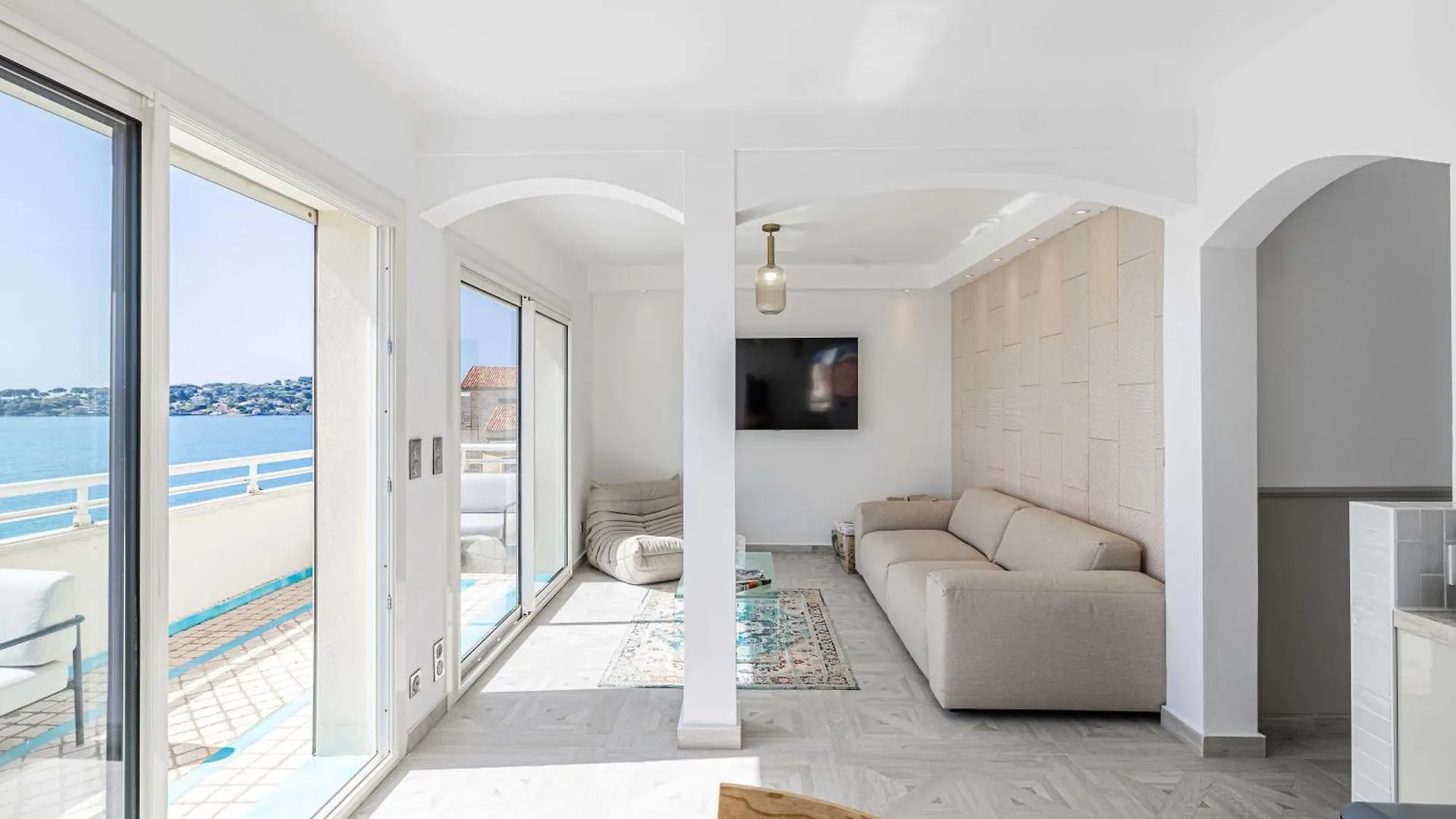 Modern And Charming Apartement With Sea View - Antibes Centre Apartment