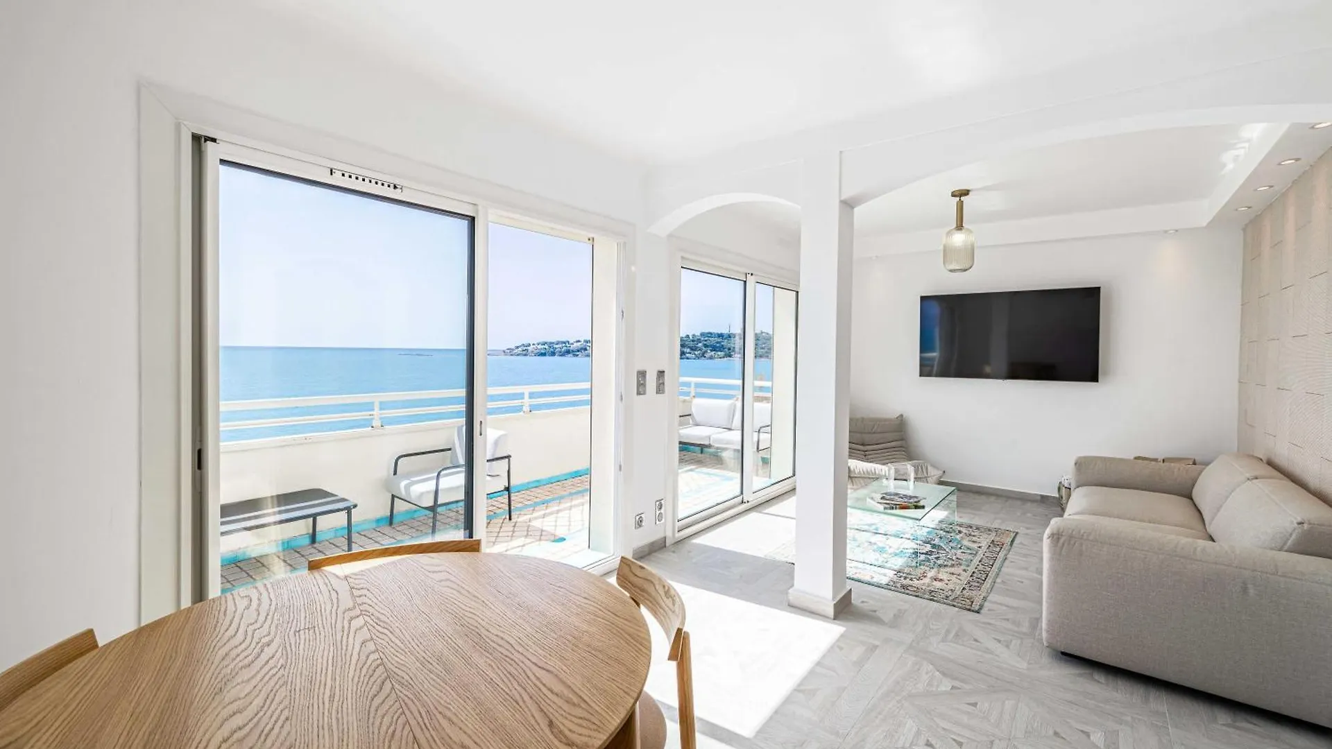 Modern And Charming Apartement With Sea View - Antibes Centre 0*,  France