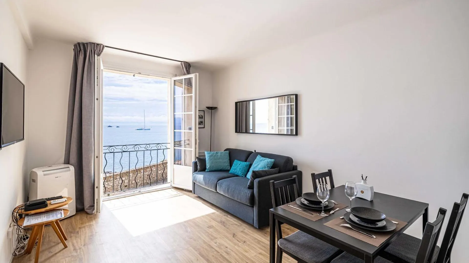 Modern And Charming Apartement With Sea View - Antibes Centre 0*,  France