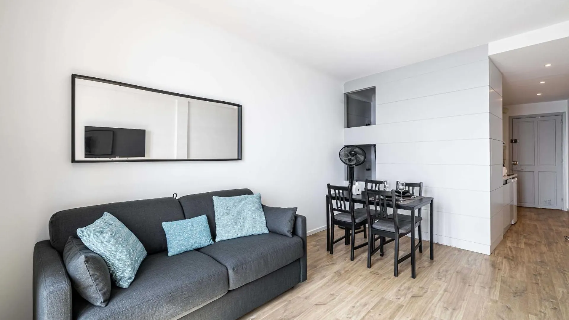 Modern And Charming Apartement With Sea View - Antibes Centre Apartment
